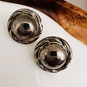 Vintage Earrings Dome Silver Plate Textured Frame Clip On Round 4570